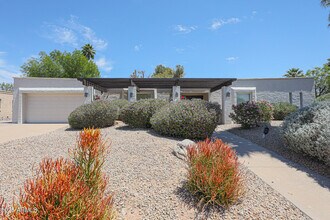 601 E Forest Hills Dr in Phoenix, AZ - Building Photo - Building Photo