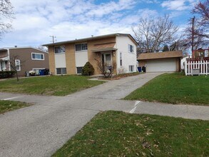 34548 Tonquish Trail in Westland, MI - Building Photo - Building Photo