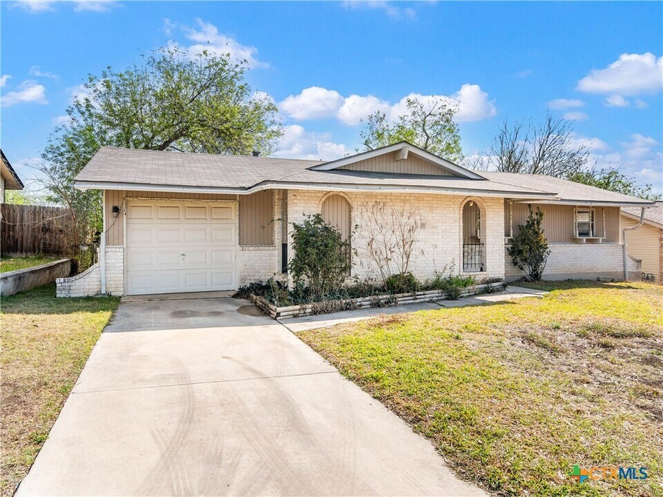 12218 Lone Shadow Trail in Live Oak, TX - Building Photo