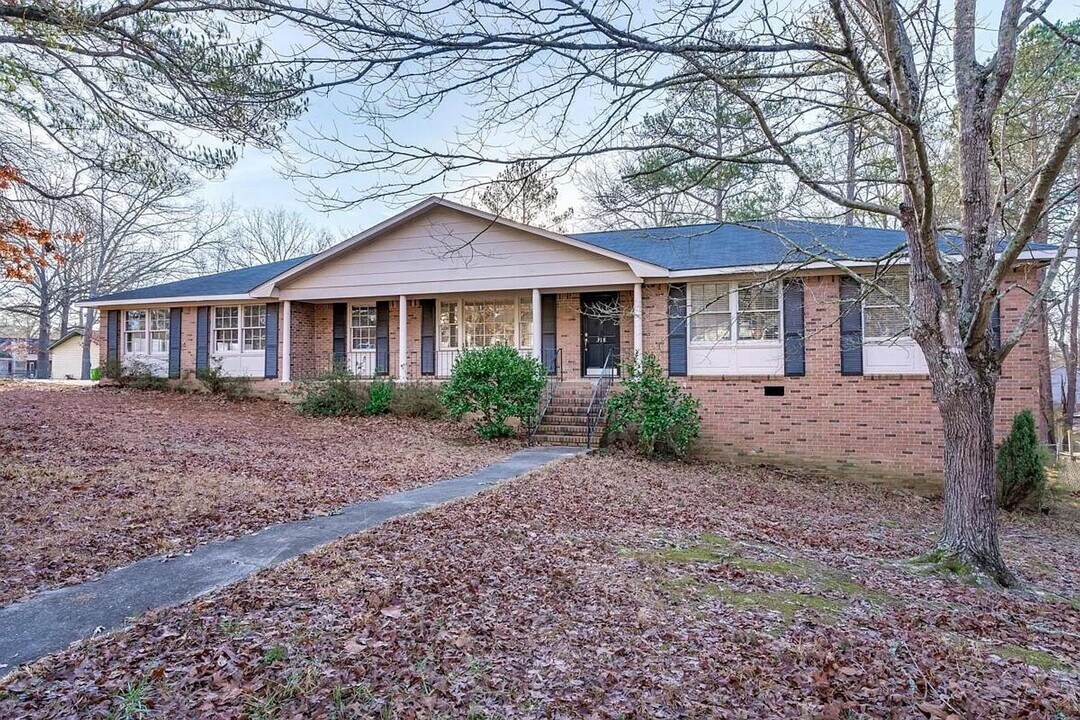 318 Netherland Dr in Irmo, SC - Building Photo