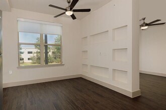 8900 Six Pines Dr in The Woodlands, TX - Building Photo - Building Photo