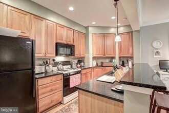 10328 Sager Ave-Unit -209 in Fairfax, VA - Building Photo - Building Photo
