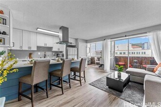 818 S King St in Honolulu, HI - Building Photo - Building Photo