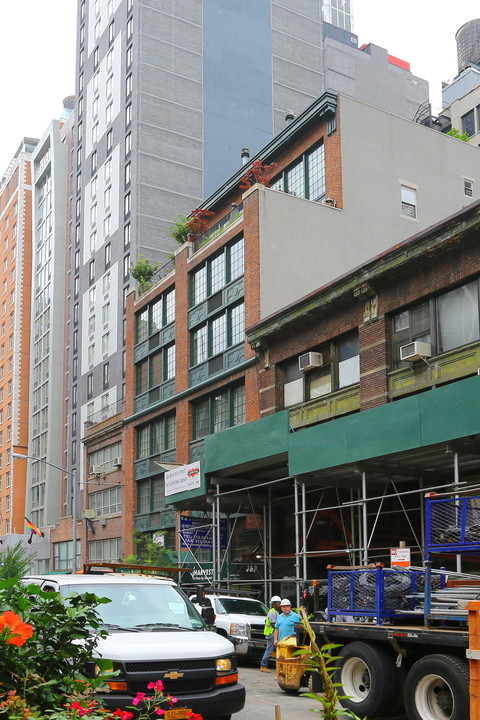 111 W 28th St in New York, NY - Building Photo