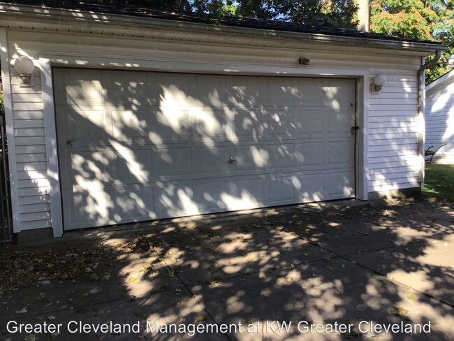 2144 Wascana Ave in Lakewood, OH - Building Photo - Building Photo