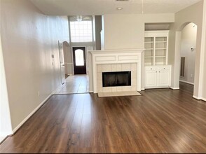 18819 Harbor Key Cir in Houston, TX - Foto de edificio - Building Photo