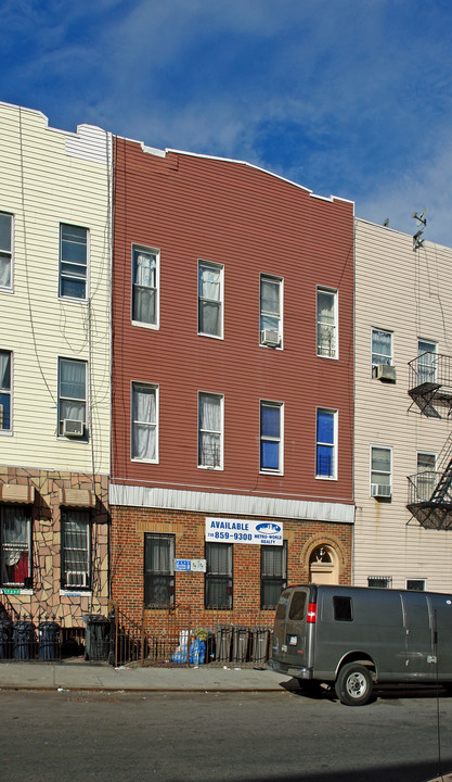 237 Jefferson St in Brooklyn, NY - Building Photo