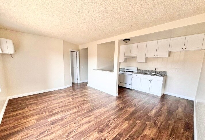 6729 Woodley Ave in Van Nuys, CA - Building Photo