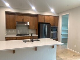 7065 Coombsville Lp in Dublin, CA - Building Photo