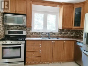 25 Penwick Crescent in Richmond Hill, ON - Building Photo - Building Photo