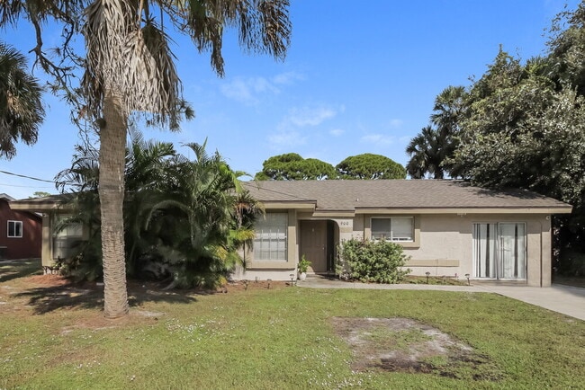 property at 900 Elkcam Blvd