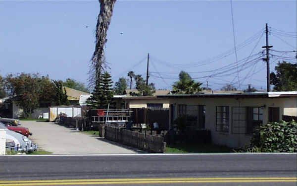 3718-3728 Santa Clara Ave in Oxnard, CA - Foto de edificio - Building Photo