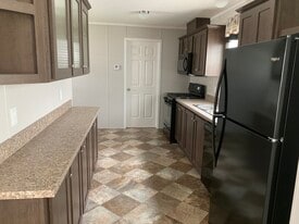 316 Chevalier Dr in Howell, MI - Building Photo