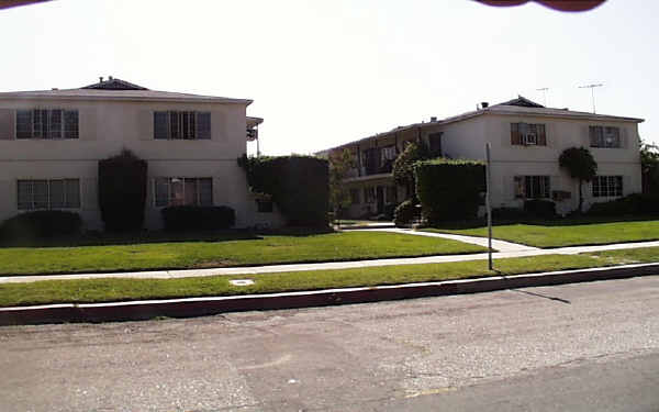 5434-5440 Willowcrest Ave in North Hollywood, CA - Building Photo - Building Photo