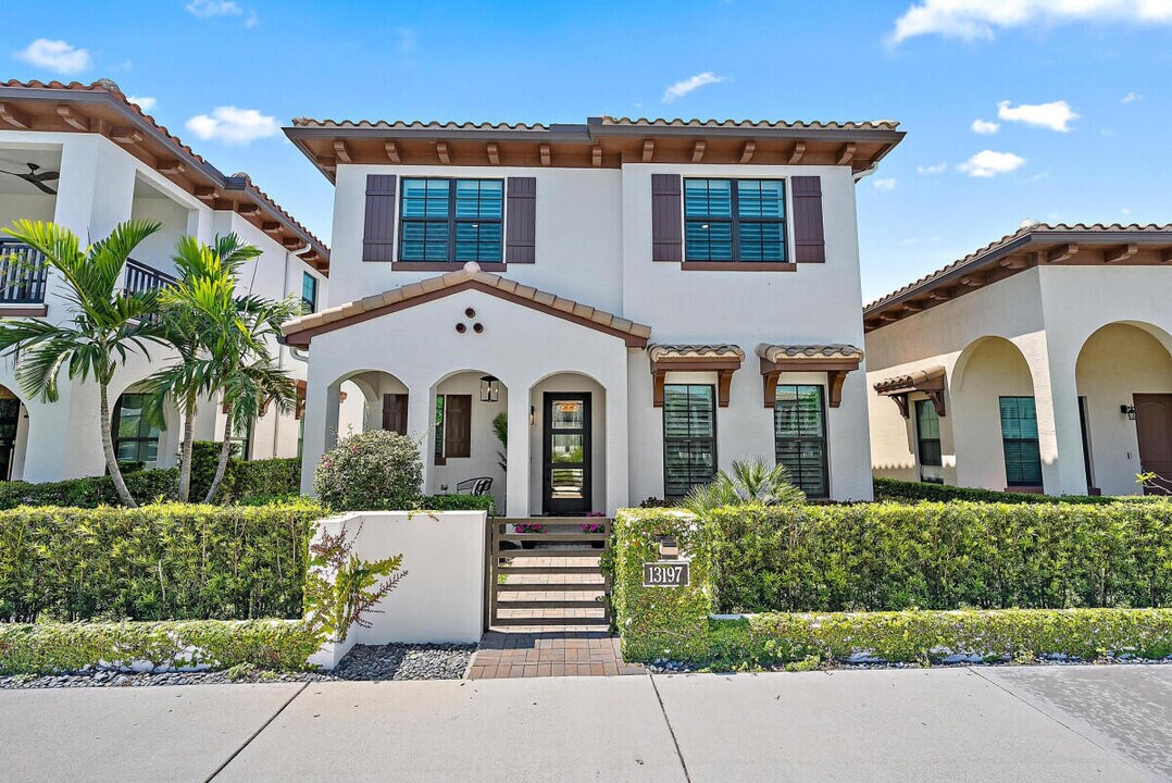 13197 Alton Rd in Palm Beach Gardens, FL - Building Photo