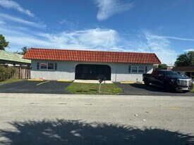 7801 NW 70th Ct in Tamarac, FL - Building Photo
