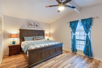 11200 Iron Oak Trail in Austin, TX - Building Photo - Building Photo