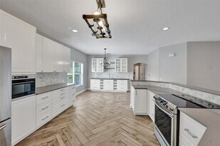 6211 NW 38th Dr in Coral Springs, FL - Building Photo