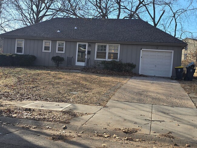 9942 McGee St in Kansas City, MO - Building Photo - Building Photo