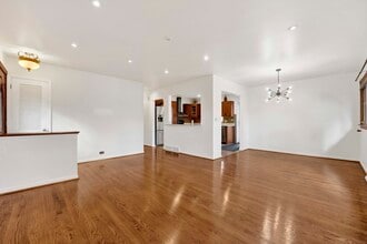 9410 Lawler Ave in Skokie, IL - Foto de edificio - Building Photo