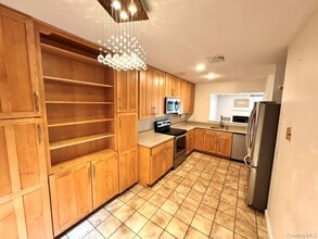82 Pheasant Run in Millwood, NY - Building Photo - Building Photo