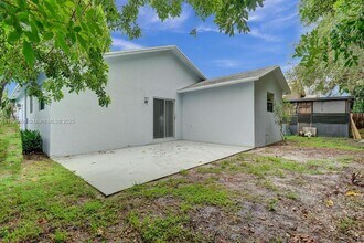 2444 Raleigh St in Hollywood, FL - Building Photo - Building Photo