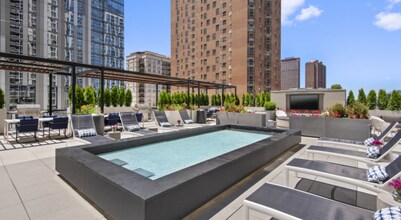 5 E Delaware Pl in Chicago, IL - Building Photo - Building Photo