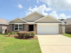 6401 Churchill Cir in Milton, FL - Building Photo