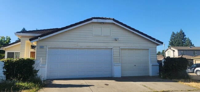 property at 8820 Weatherly Ct