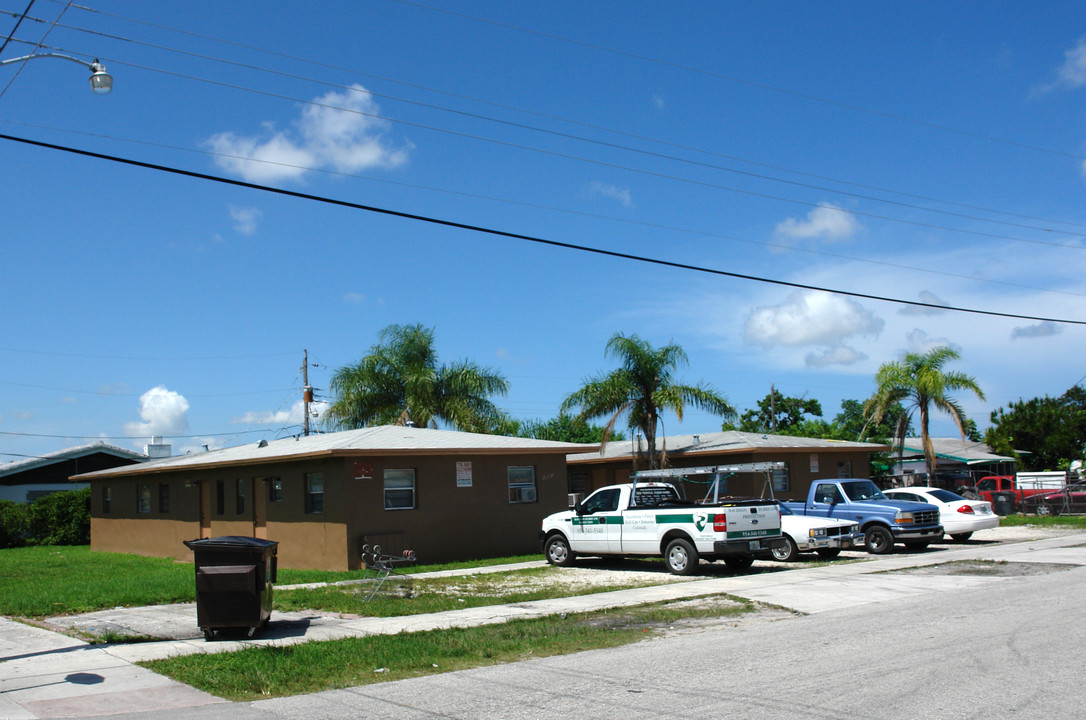 5685 Flagler St in Hollywood, FL - Building Photo