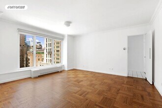 200 Central Park S in New York, NY - Building Photo - Building Photo