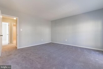 5417 Long Boat Ct in Fairfax, VA - Building Photo - Building Photo