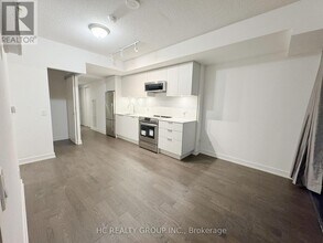 25 Richmond St E in Toronto, ON - Building Photo - Building Photo