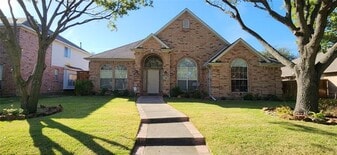 1304 Hillcrest Dr in Allen, TX - Building Photo