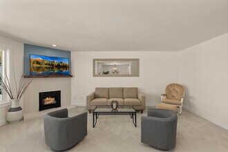 2200 Alki Ave SW, Unit Bonair Condominium in Seattle, WA - Foto de edificio - Building Photo