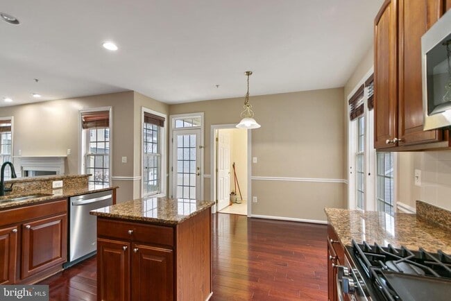 23209 Robin Song Dr in Clarksburg, MD - Building Photo - Building Photo