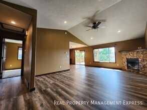 Modern 4 Bedroom 2 Bathroom Twin-Home in Tea in Tea, SD - Building Photo - Building Photo
