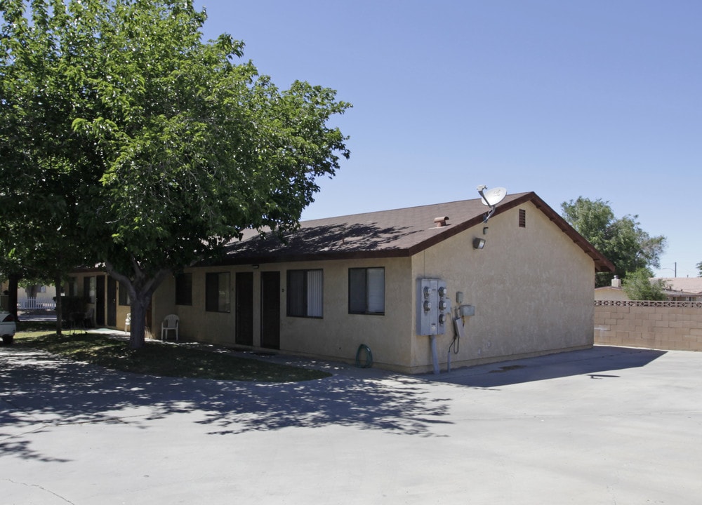 38646-38652 4th St in Palmdale, CA - Building Photo