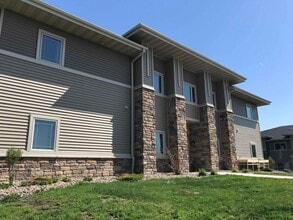 2715 Bobcat Dr in Ames, IA - Building Photo - Building Photo