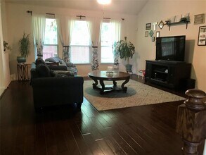 2301 Lou John St in Austin, TX - Building Photo - Building Photo