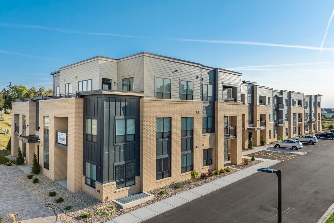 880 N Main in Oregon, WI - Building Photo