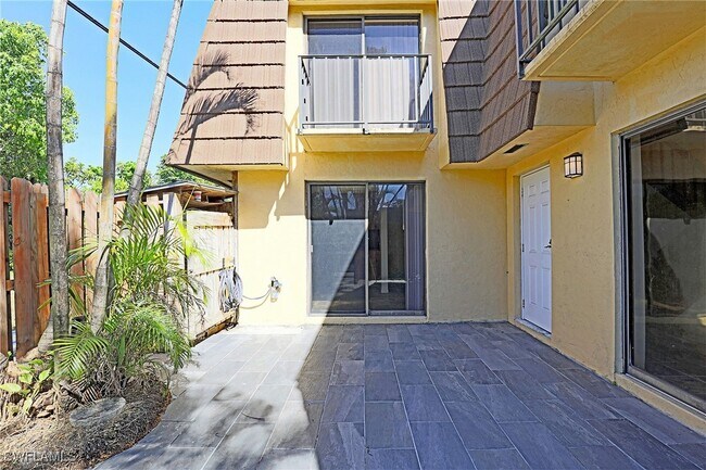 1625 Park Meadows Dr in Ft. Myers, FL - Building Photo - Building Photo