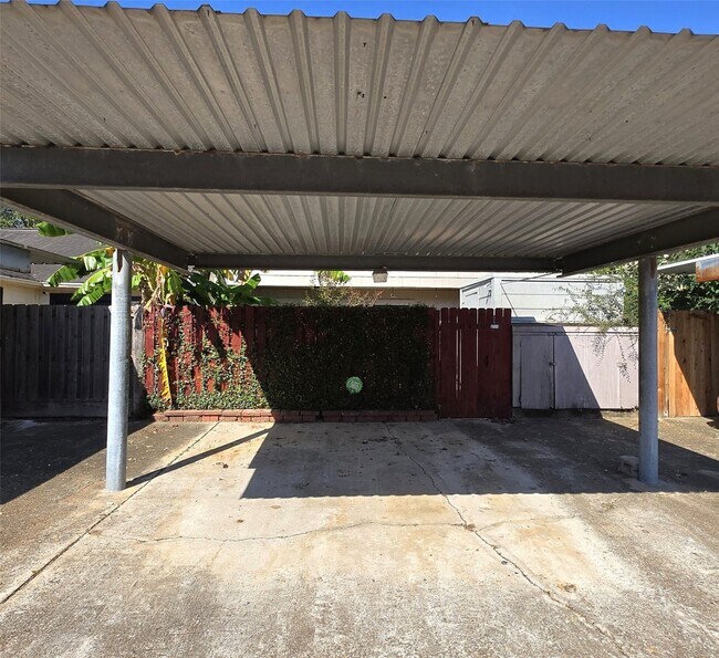 6430 Bankside Dr in Houston, TX - Building Photo - Building Photo