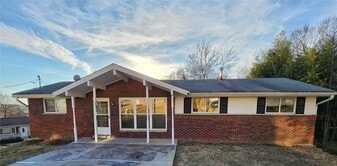 40 Frontier Trail in Fenton, MO - Building Photo