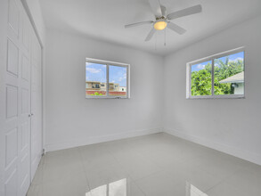 300 NW 7th Ave in Miami, FL - Building Photo - Interior Photo