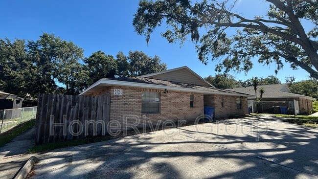 3201 Bloomingdale Villas Ct in Brandon, FL - Building Photo - Building Photo