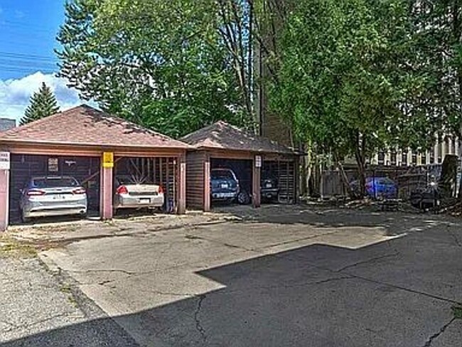 413 Chamberlain Ave in Madison, WI - Building Photo - Building Photo