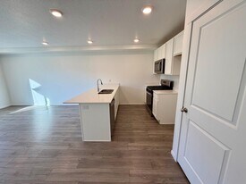 3698 E 1520 S in Spanish Fork, UT - Building Photo