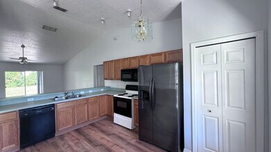 4855 Sparrow Dr in St. Cloud, FL - Building Photo - Building Photo