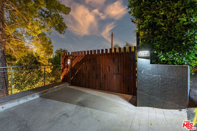 3712 Broadlawn Dr in Los Angeles, CA - Building Photo - Building Photo